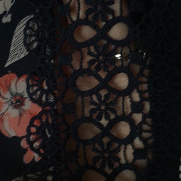 Beautiful blouse - Picture 3 of 4